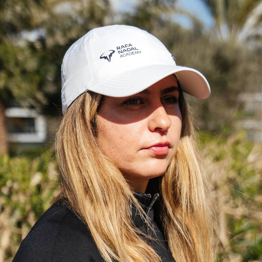 Rafa Nadal Academy Gorra Blanca Adulto - Edición "Love is in the game"